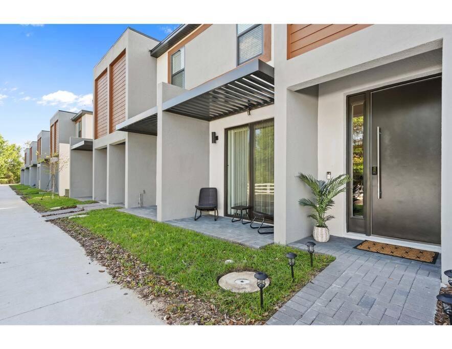 King Bed- Modern - Movie - 15 Min To Kissimmee